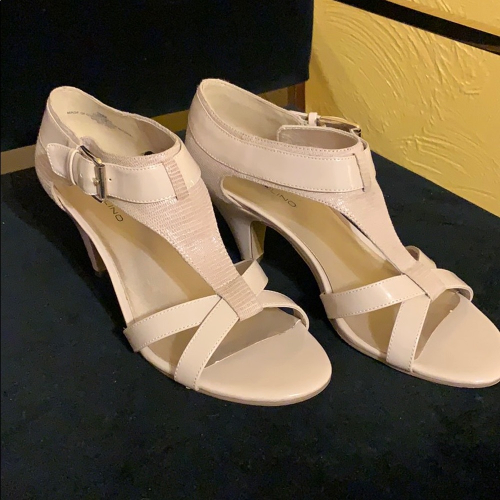 Bandolino bone patent leather, dress sandal